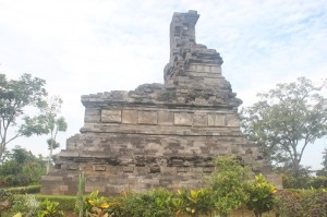 Tampak dari arah timur